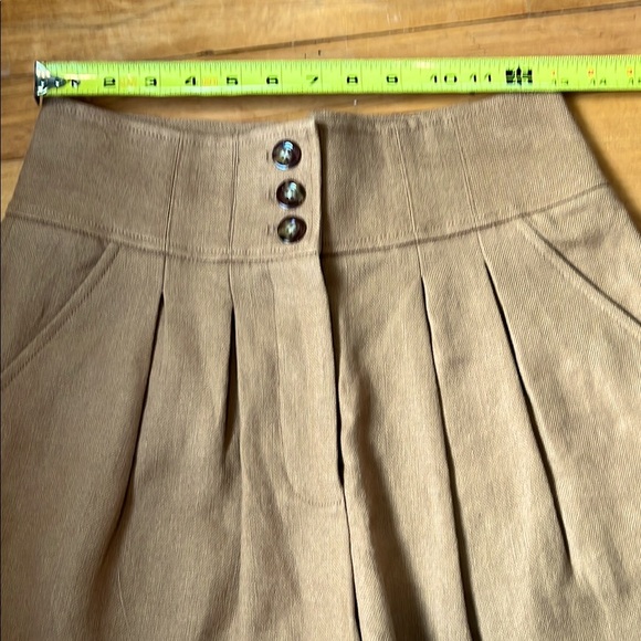 Veronica Beard Alicia High-Waisted Linen Shorts Camel Size 4 - Picture 5 of 6